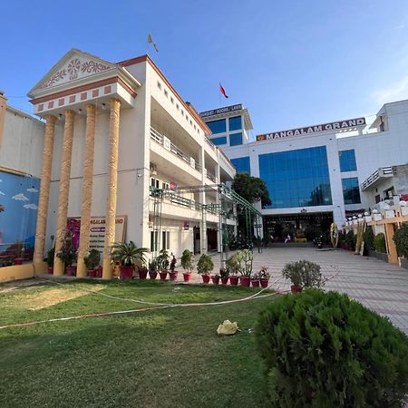 Mangalam Grand Hotel Lucknow Buitenkant foto