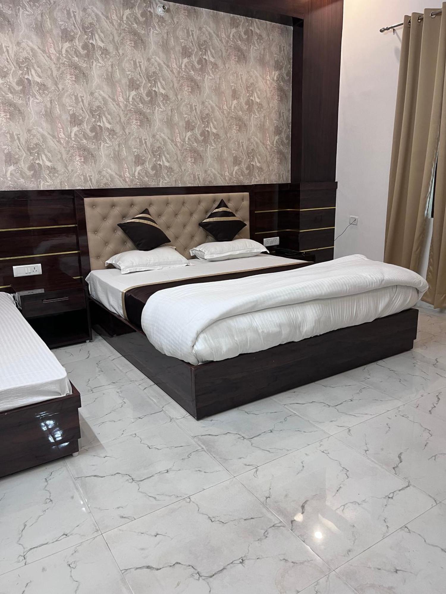 Mangalam Grand Hotel Lucknow Buitenkant foto