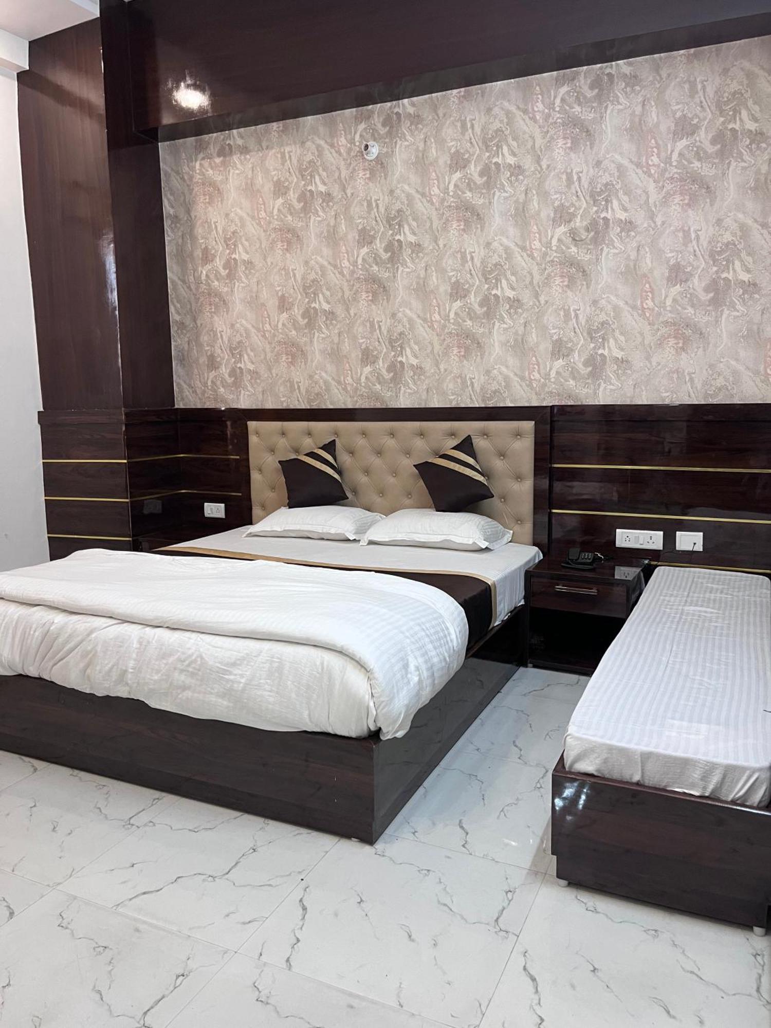 Mangalam Grand Hotel Lucknow Buitenkant foto