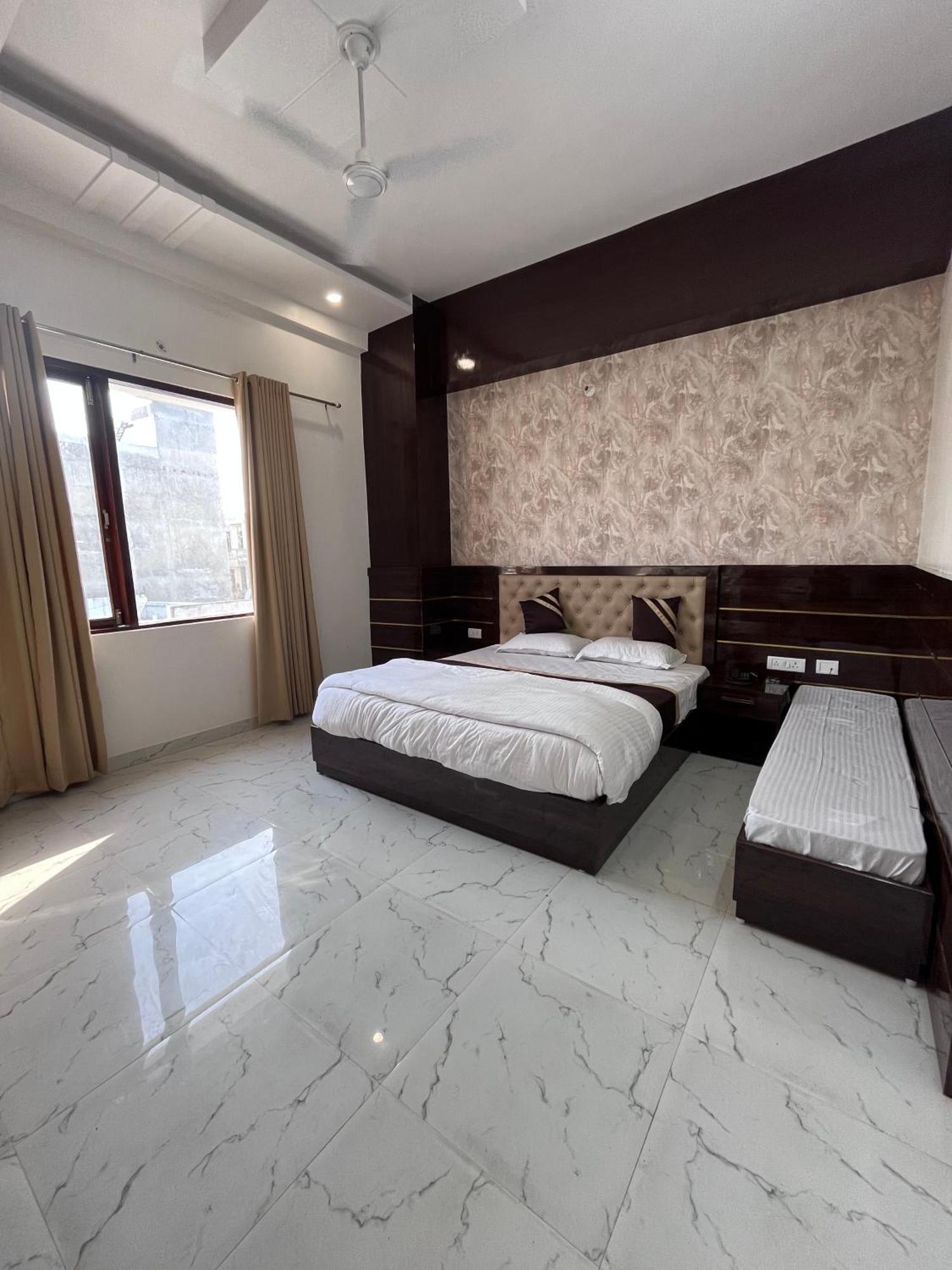 Mangalam Grand Hotel Lucknow Buitenkant foto