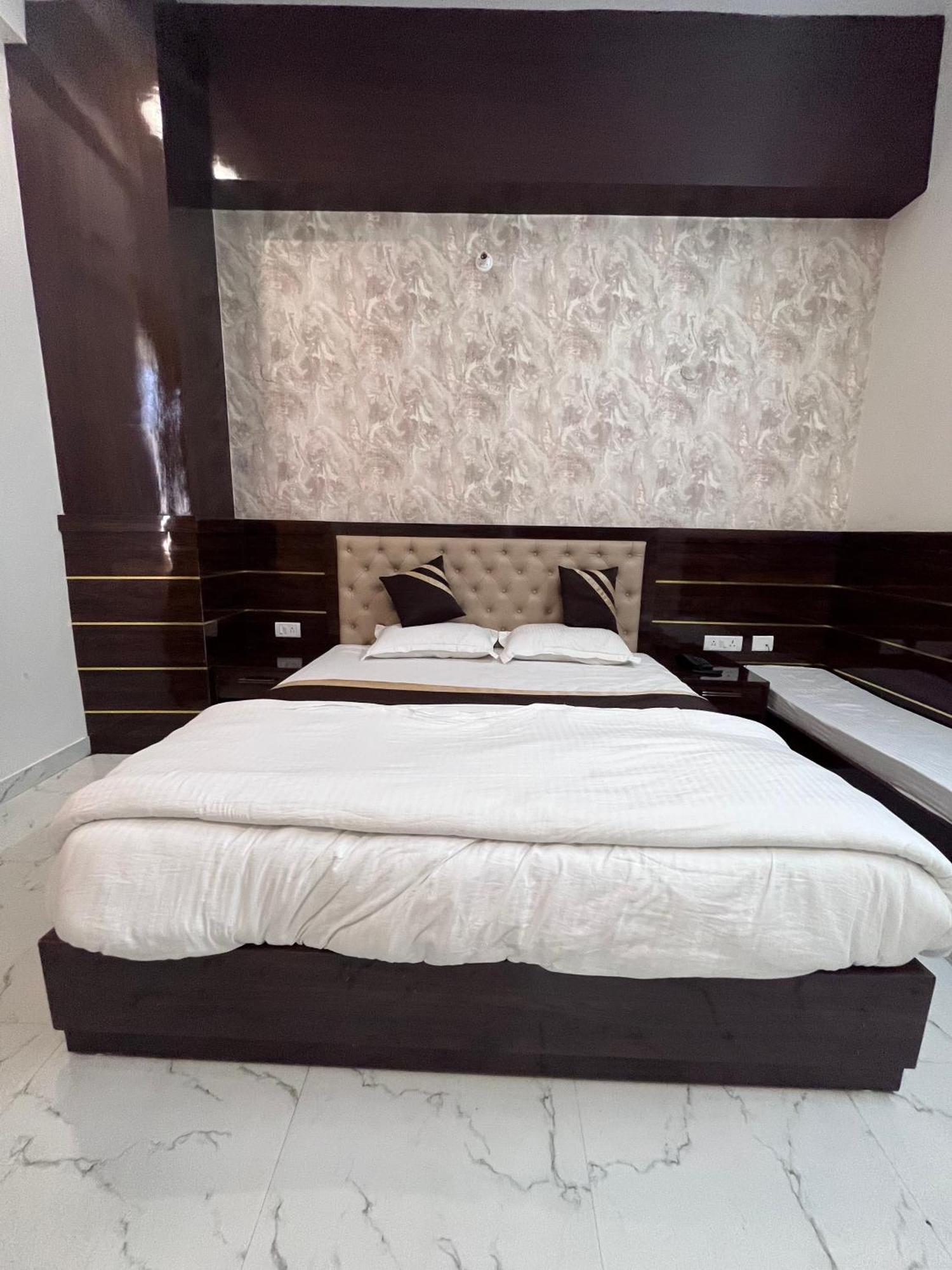 Mangalam Grand Hotel Lucknow Buitenkant foto