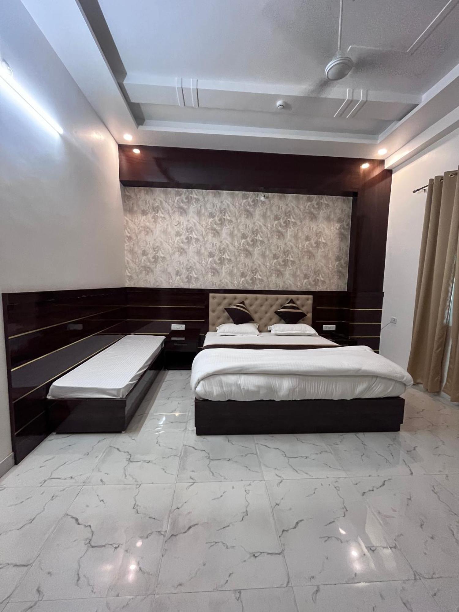 Mangalam Grand Hotel Lucknow Buitenkant foto