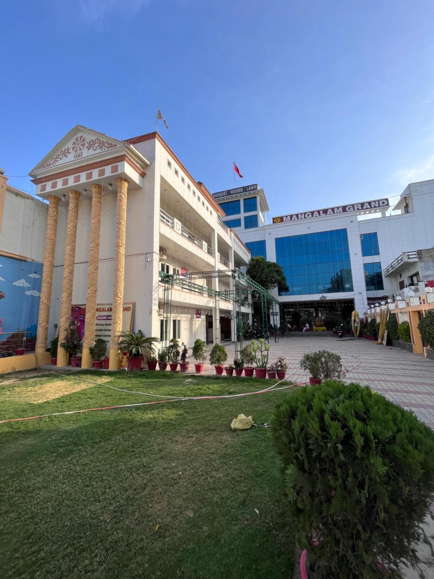 Mangalam Grand Hotel Lucknow Buitenkant foto